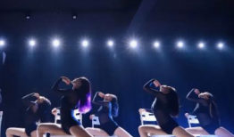 椅子舞舞蹈视频,跟随视频领略舞蹈风采